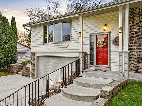 3rd image of 321 Lakeview ROAD