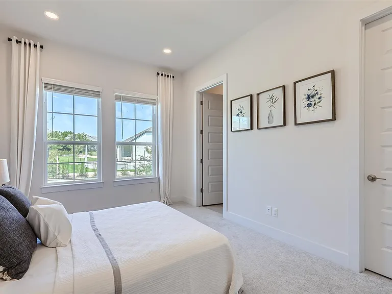 704 Palamos Dr — Photo 22