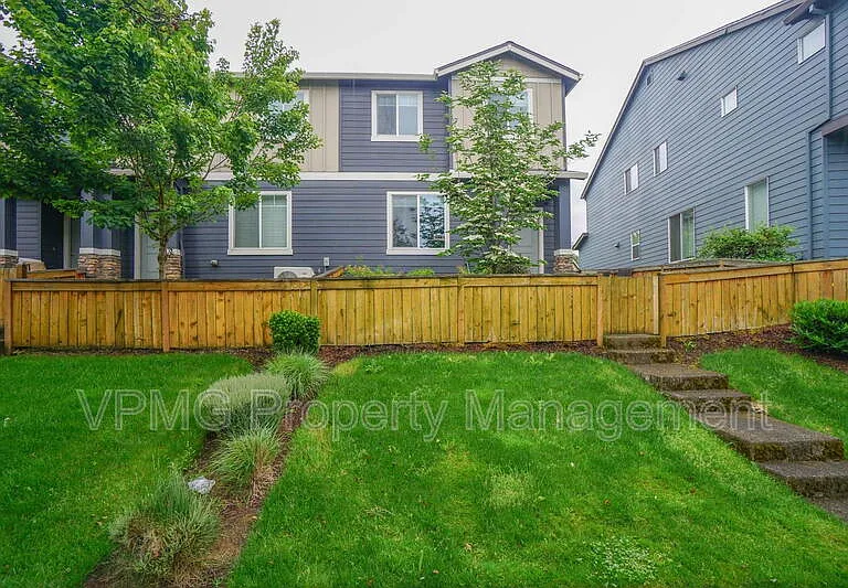 2023 NE Four Seasons Ln — Photo 1