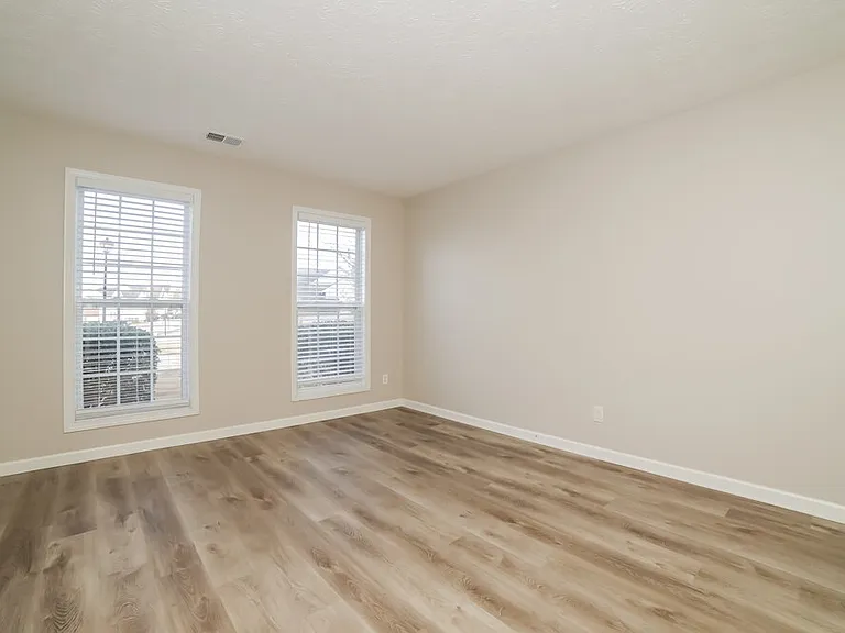 91 Christopher Dr — Photo 4