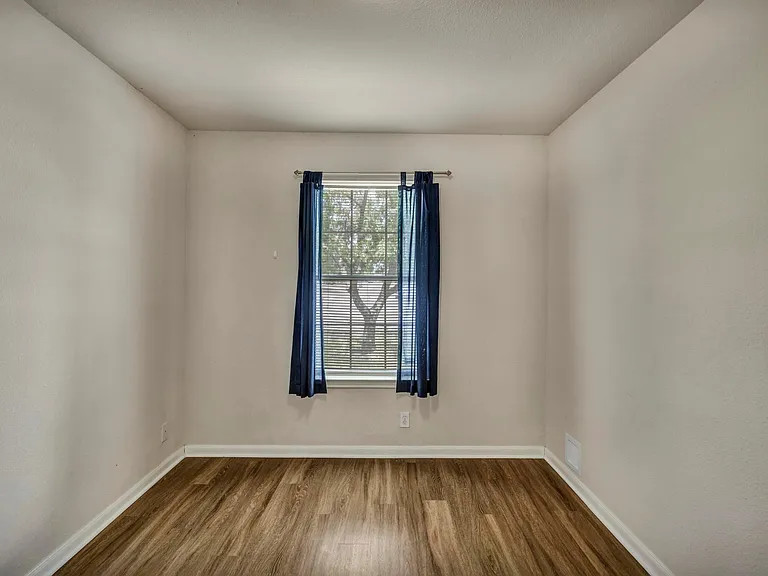 216 Meadowside Dr — Photo 10