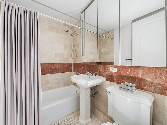 4th image of 260 W 54th St APT 26a
