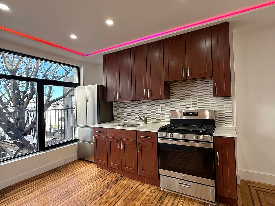 1st image of 296 S 5th St APT 3