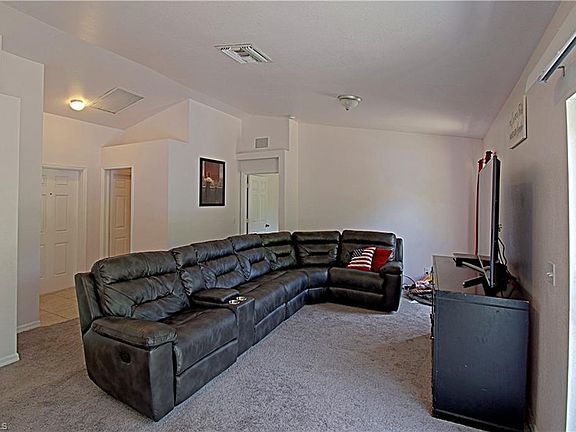 4th image of 3271 72nd Ave NE