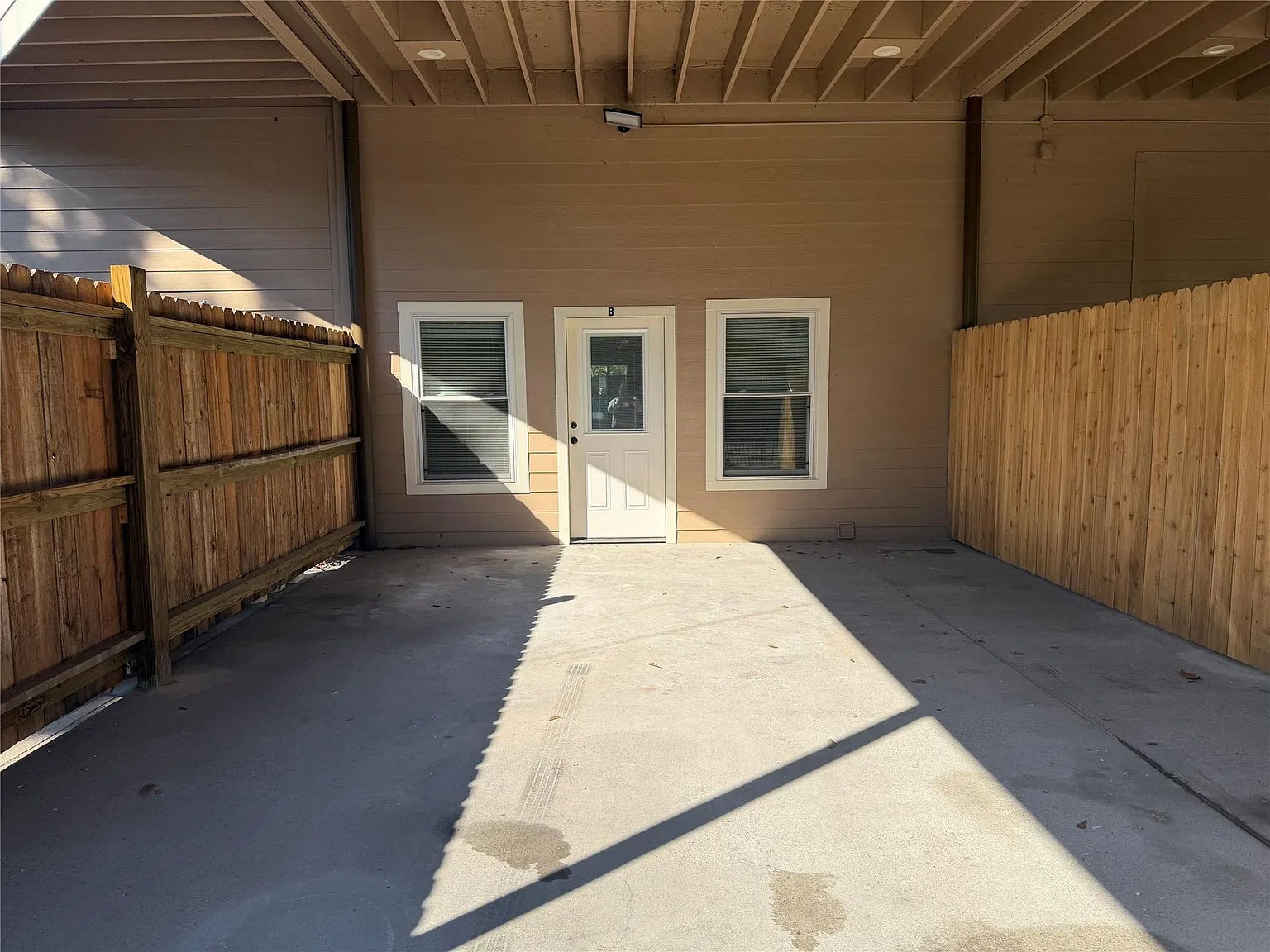 2 bed, 1.0 bath, 1200 sqft, $1,500 — Photo 2