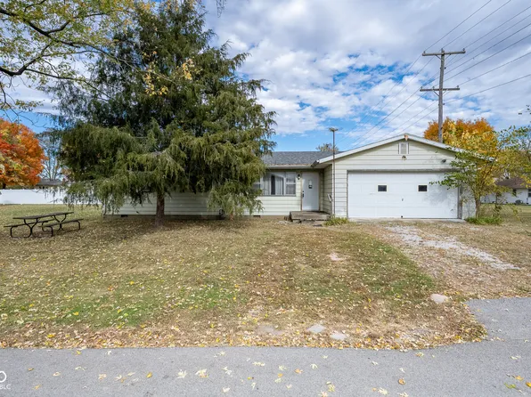 223 Circle Dr, Bainbridge, IN 46105