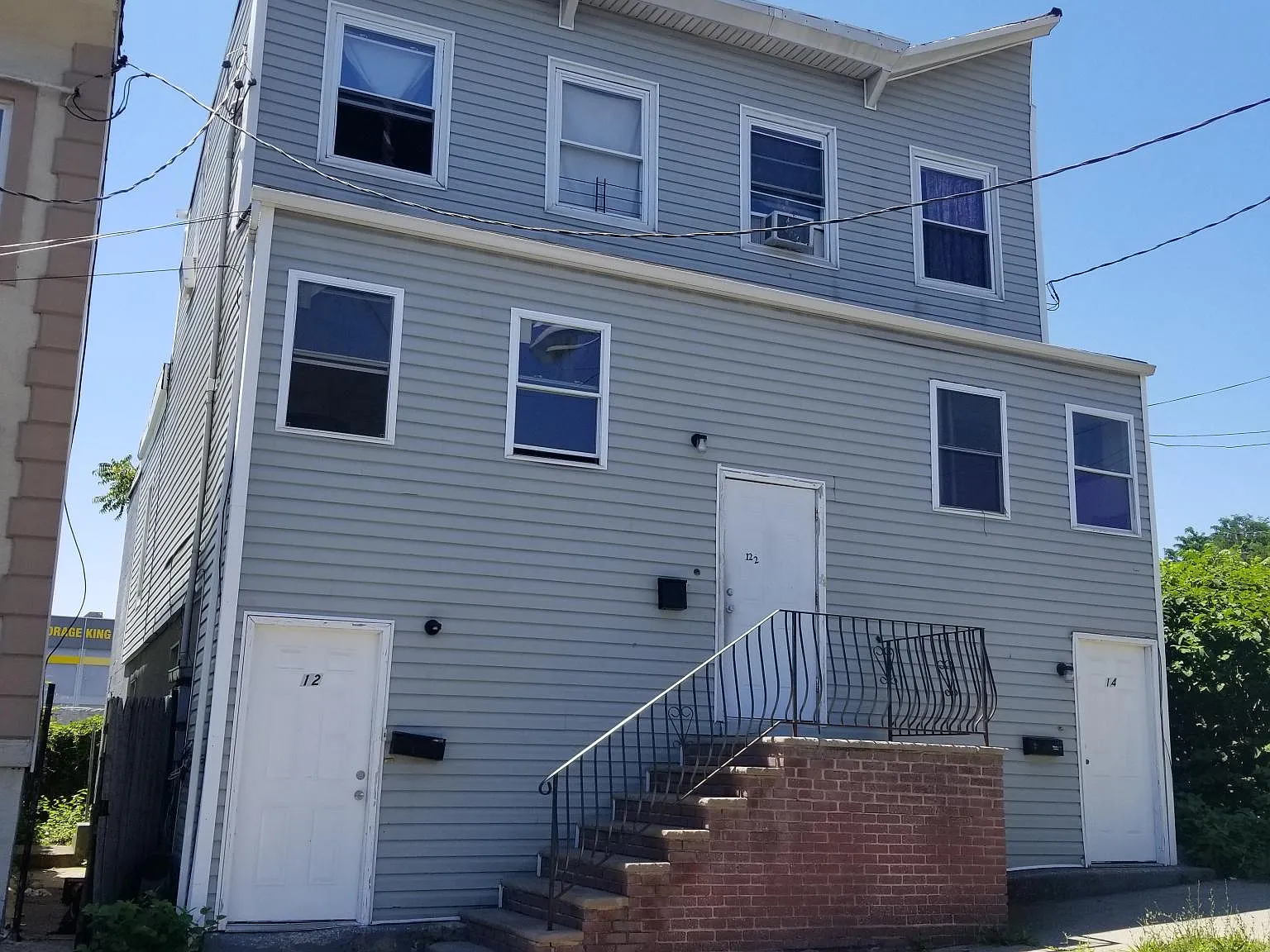 3 bed, 2000 sqft, $2,400 — Photo 1