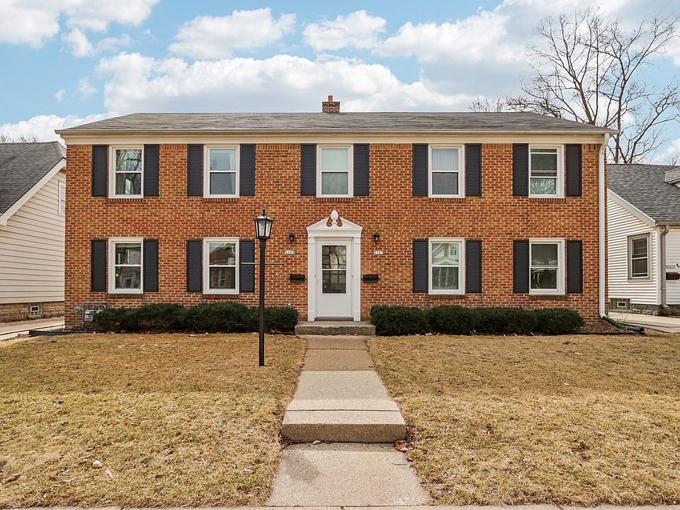 Stunning Colonial Townhome!