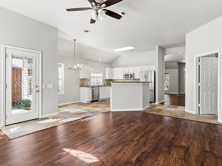 6721 Misty Hollow Dr — Photo 6