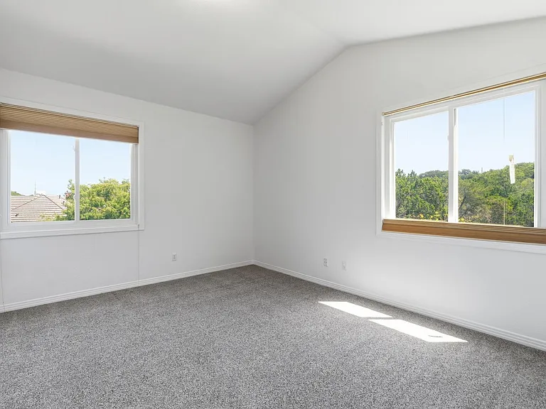 409 Beardsley Ln — Photo 27