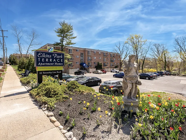 Elkins Park Terrace — Photo 7