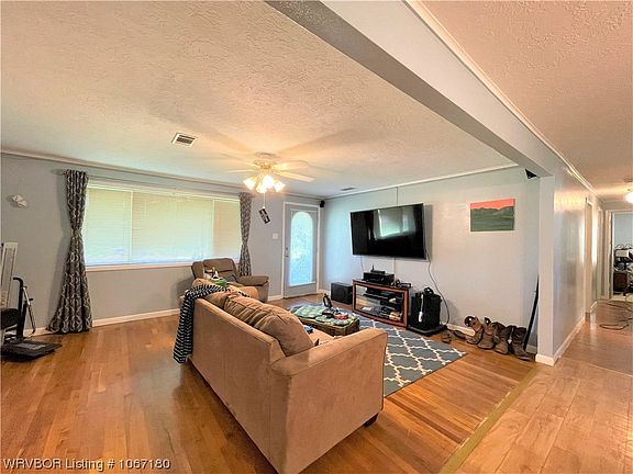 3rd image of 3413 W Commercial St