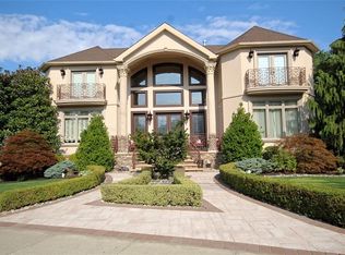 797 Woodrow Rd, Staten Island, NY 10312