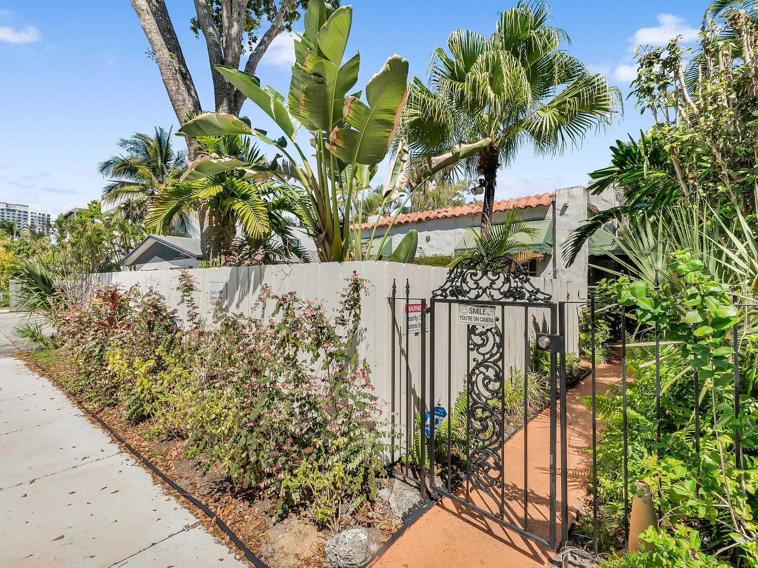 1 bed, 1.0 bath, 480 sqft, $1,800 — Photo 2