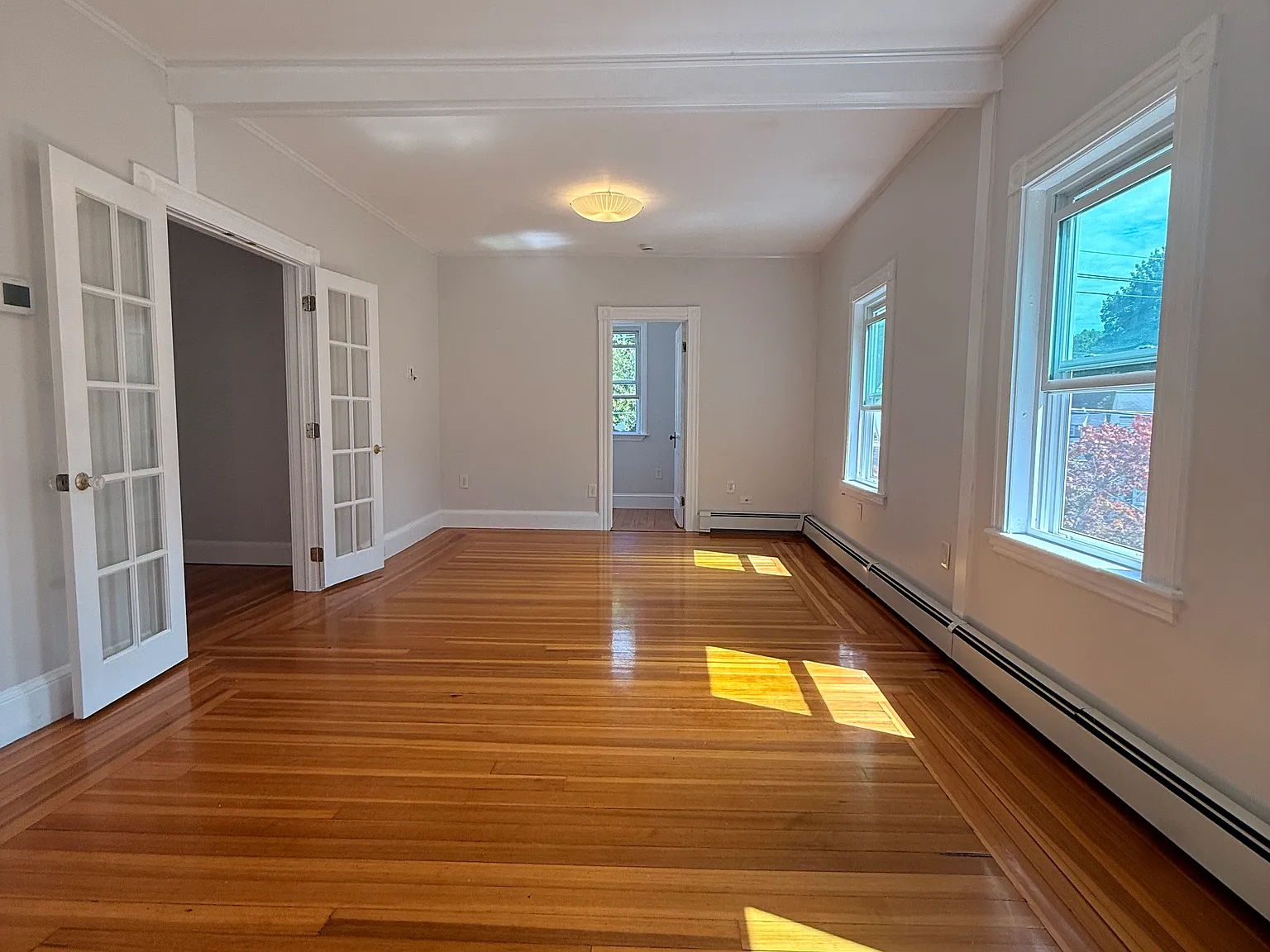 3 bed, 900 sqft, $2,850 — Photo 3