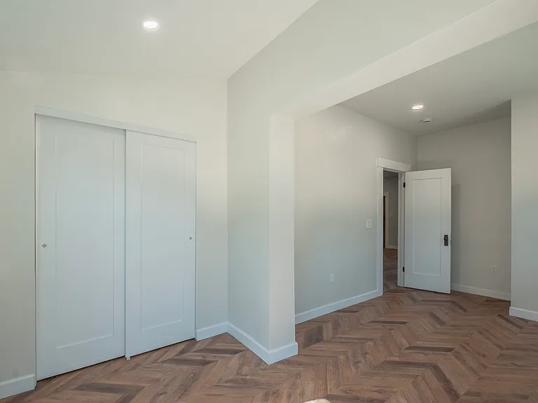 704 N 2nd Ave — Photo 12