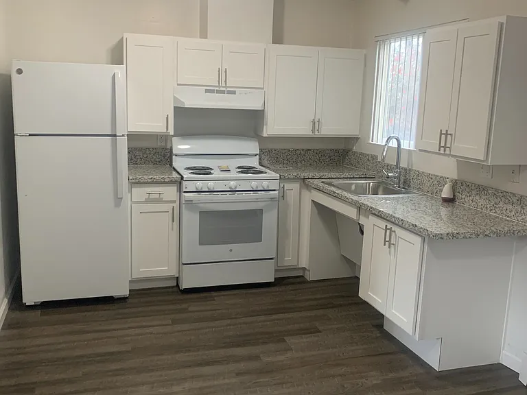 Sunset Ridge Apartments — Photo 8