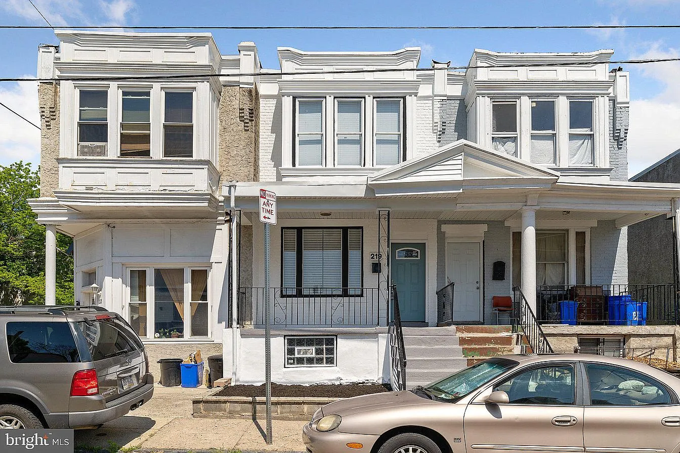 3 bed, 1.5 bath, 1080 sqft, $1,900 — Photo 2