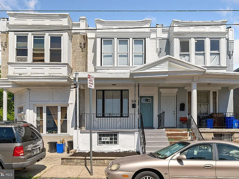219 E Phil Ellena St — Photo 2