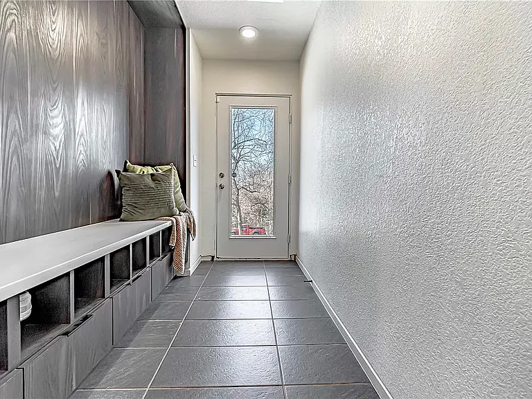 560 N Fallin Ave — Photo 4
