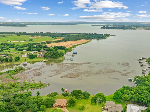 313 Familia Ct, Azle, TX 76020