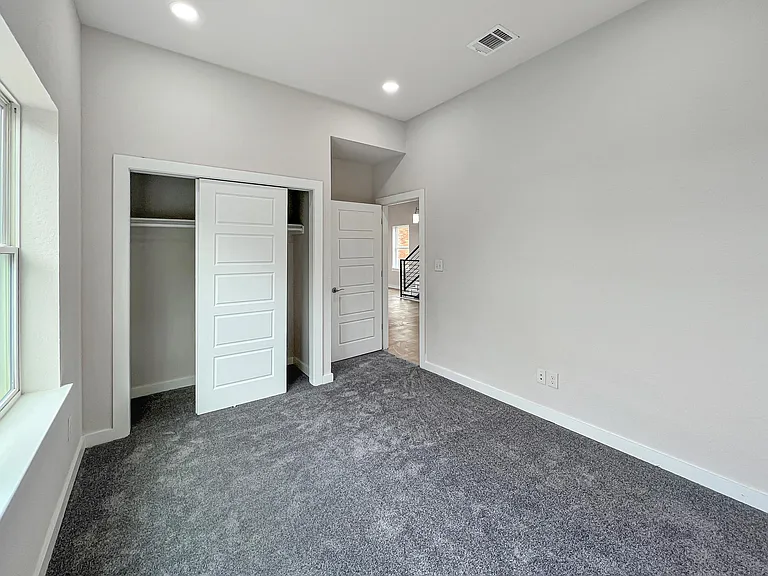 100 Lewis St — Photo 12