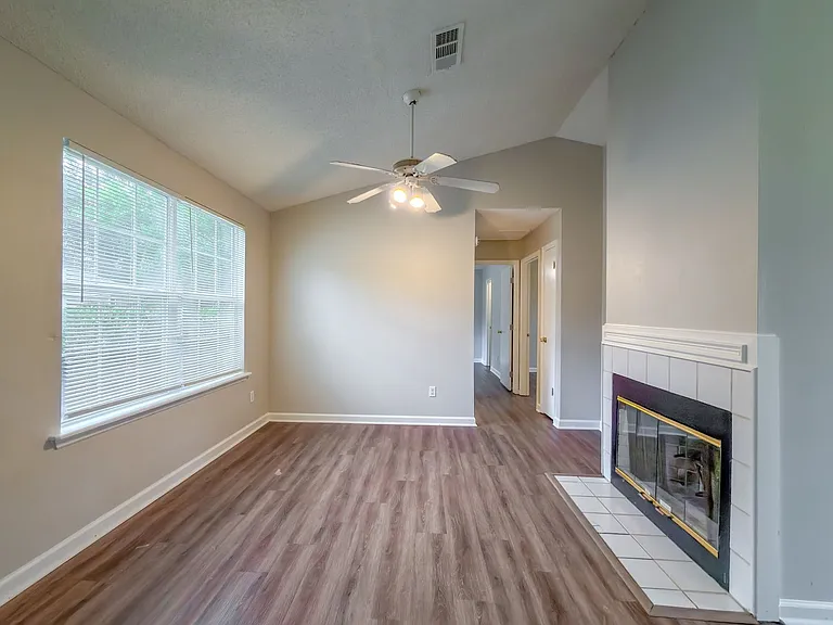 1367 Idlewild Dr — Photo 5