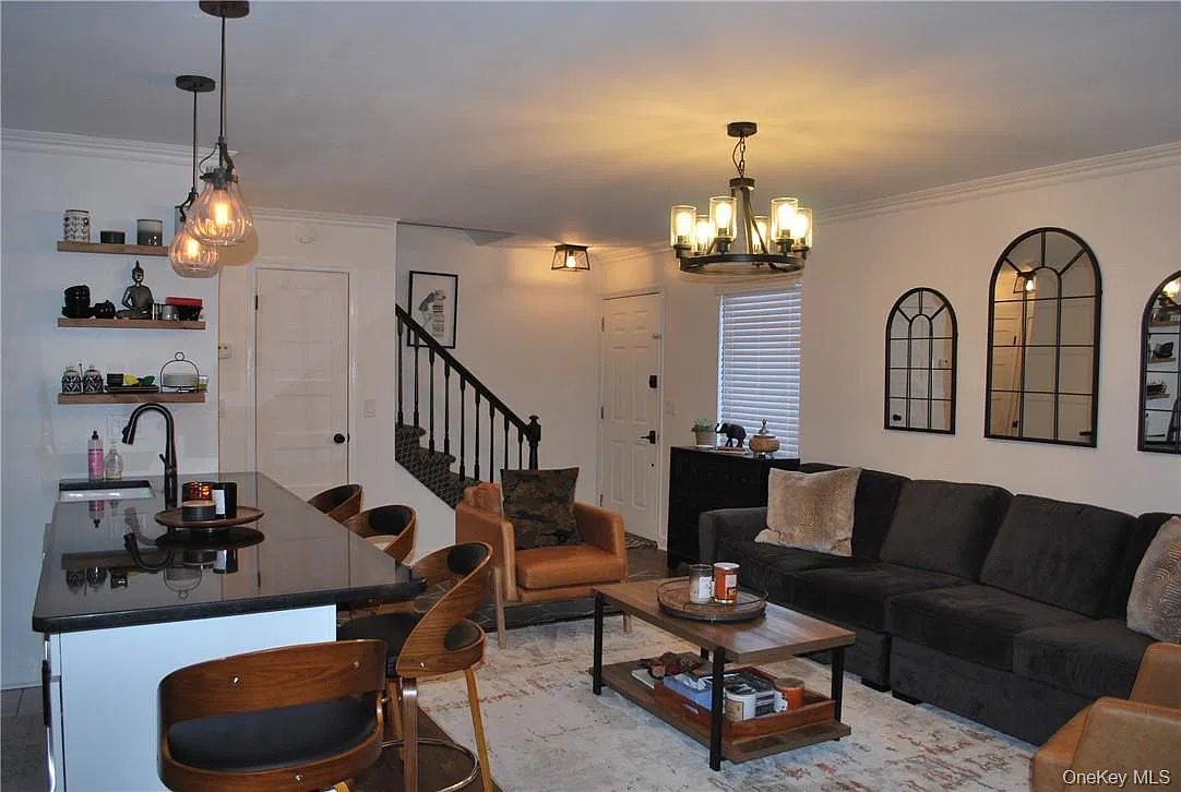 2 bed, 1.5 bath, 1184 sqft, $2,700 — Photo 1