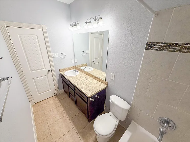 14908 Hannah Way — Photo 32