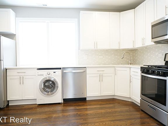 4th image of 2957 N Avers Ave #2