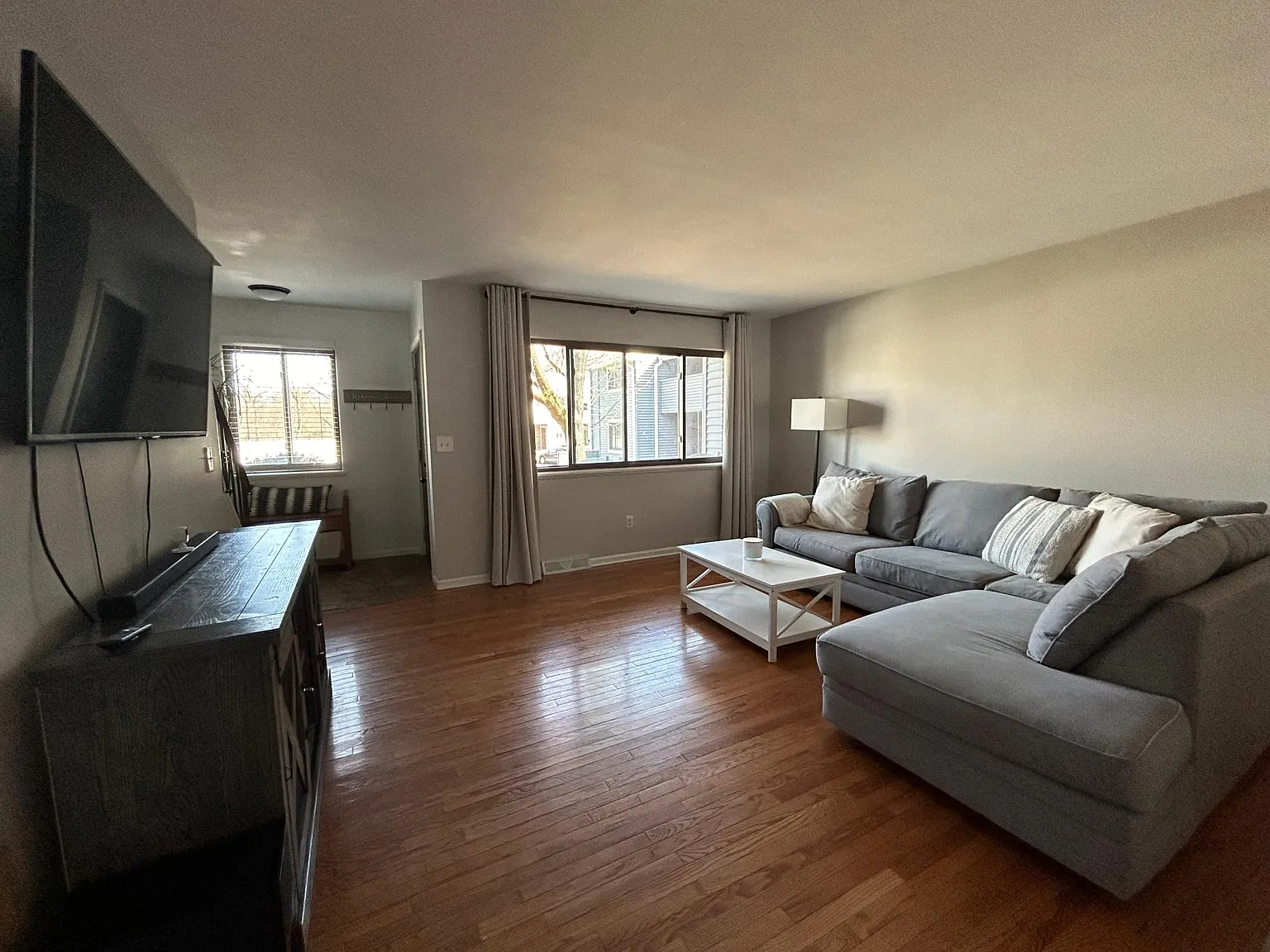 2 bed, 2.5 bath, 1332 sqft, $2,850 — Photo 2