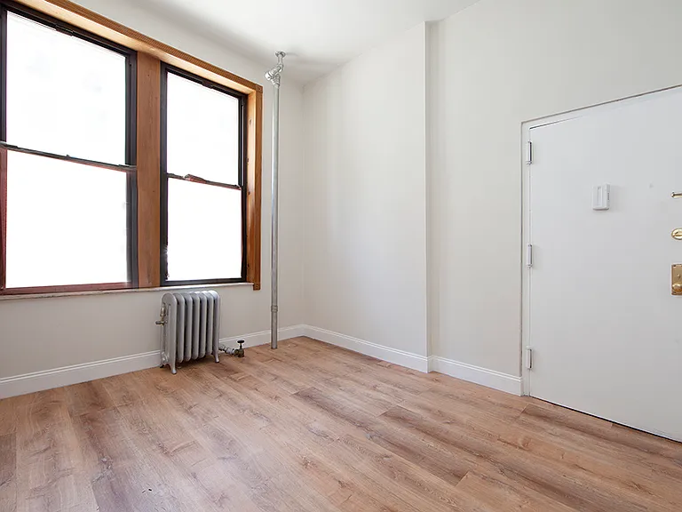 46 E 7th St #11 — Photo 2