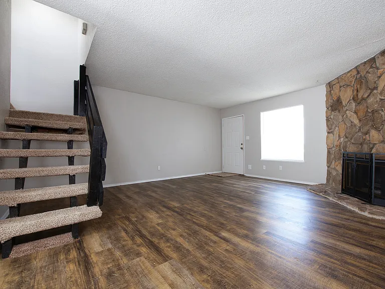 1208 Northcliff Ave — Photo 4