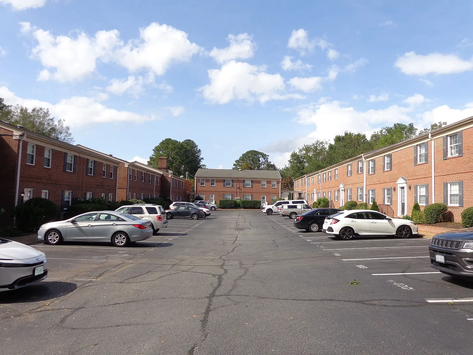 Yorktown Village Apartments — Photo 3