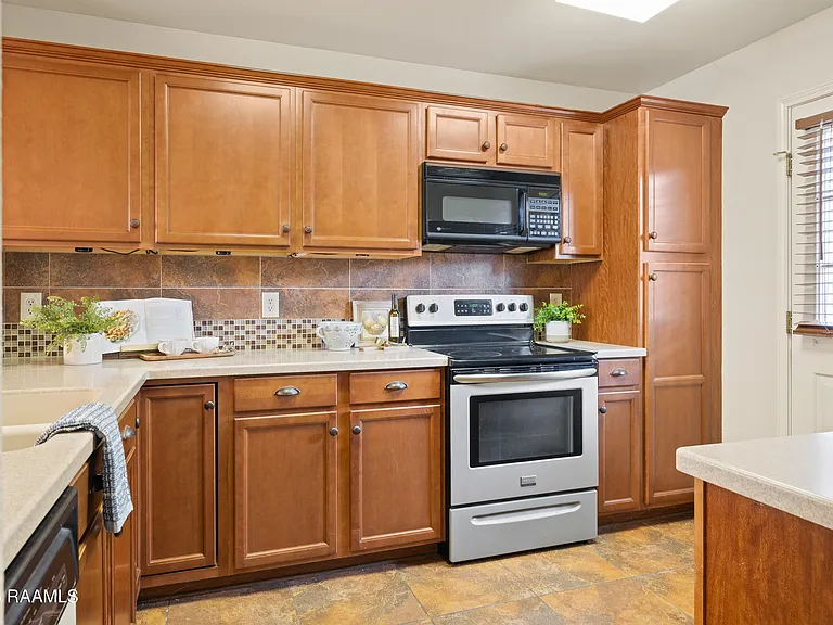 416 Doucet Rd #5F — Photo 6