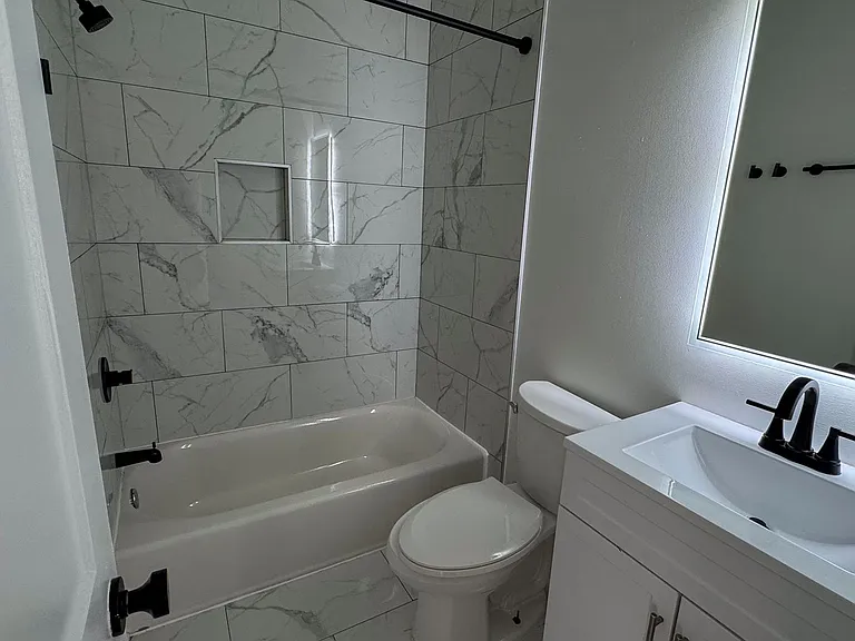 636-638 640 Audubon St #7712 — Photo 7