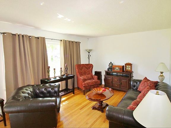 2nd image of 2622 Edge O Lake Dr