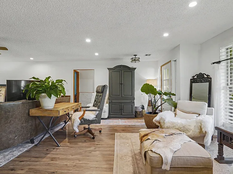 710 Christmas Ln — Photo 25
