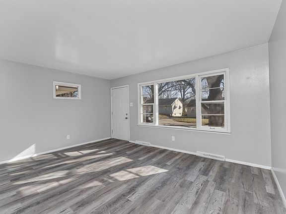 4th image of 127 Elbring Dr