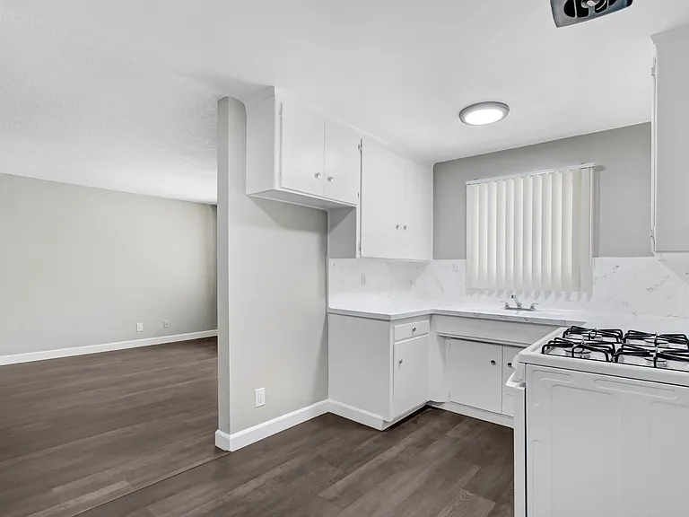Potomac Apartments — Photo 18