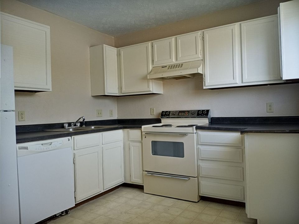 1st image of 831 & 837 E Wayne Ave #D86bbce98