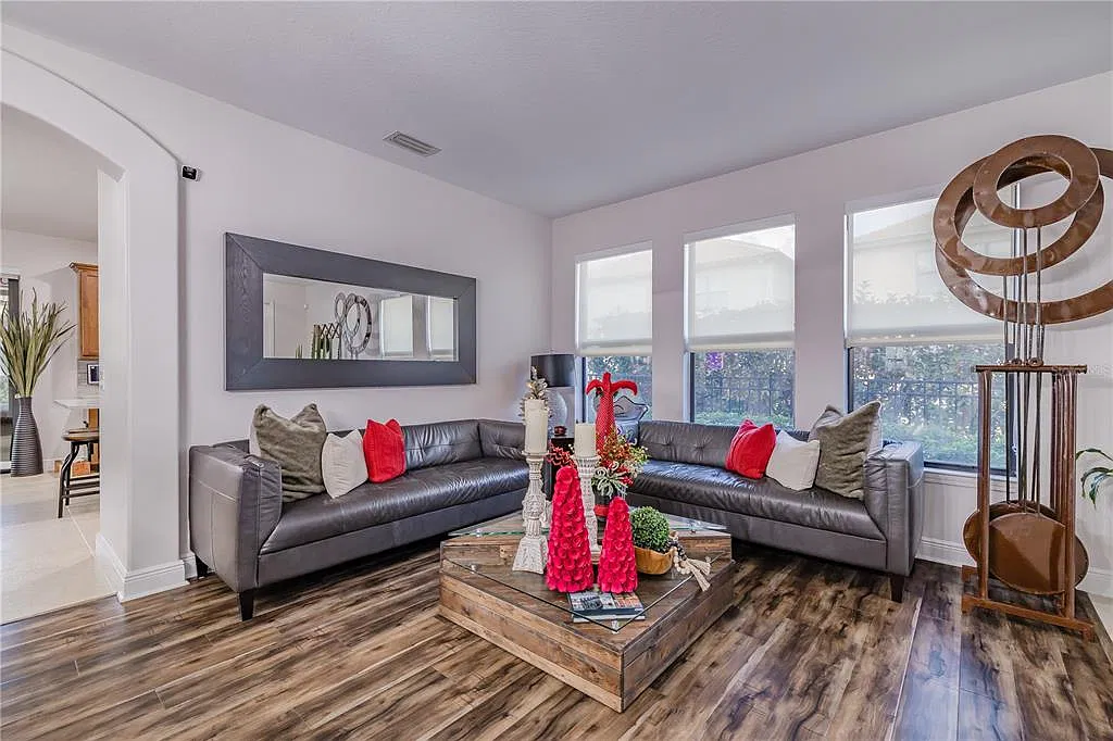 5 bed, 4.0 bath, 3029 sqft, $5,300 — Photo 4
