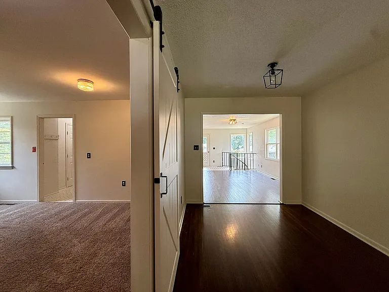 348 S Derby Ave — Photo 14