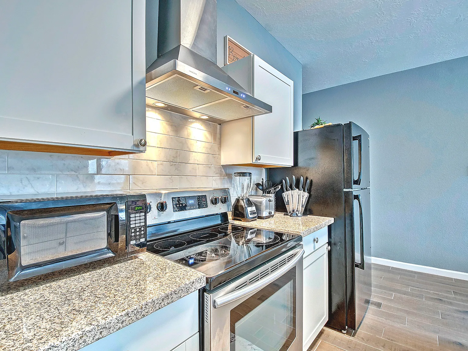 2925 Delafield St — Photo 2