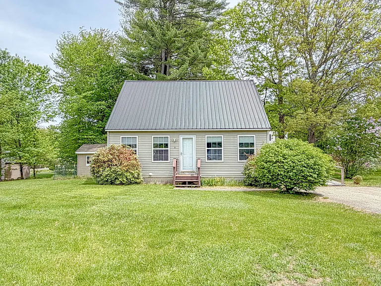 9 Dakota Dr — Photo 1