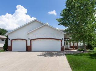 2704 32nd St S, Fargo, ND