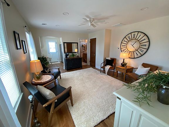 2nd image of 1704A Saemann Ave