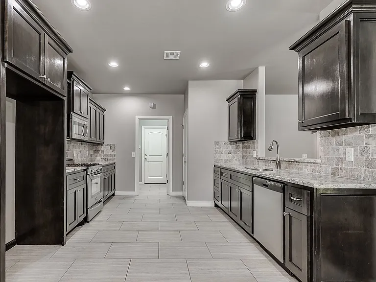 2709 Pacifica Ln — Photo 33