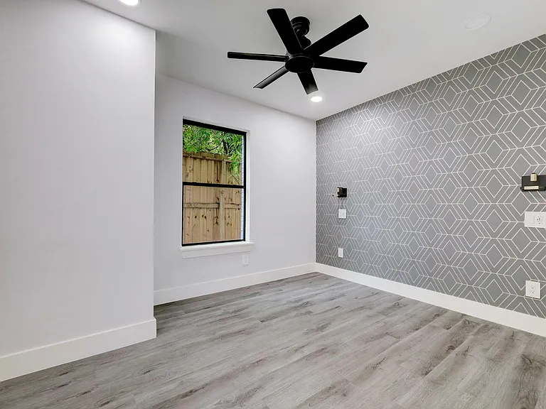 2403 Cleburne St #3 — Photo 14