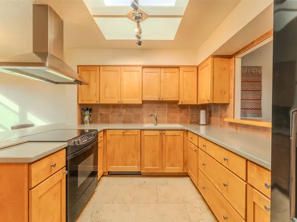 2940 Plaza Blanca, Santa Fe, NM 87507